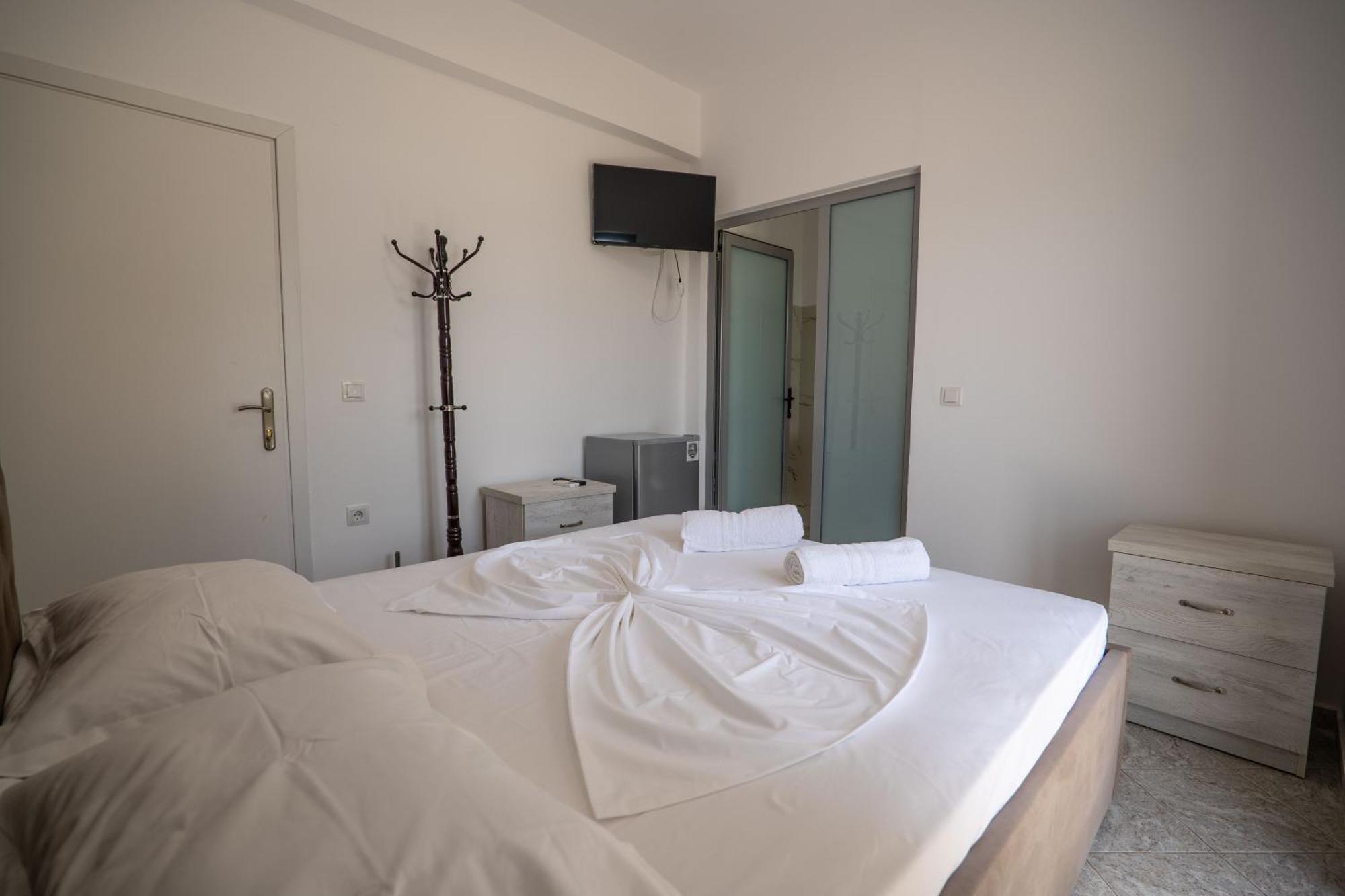 Sunset Aparthotel Sarande Exterior photo